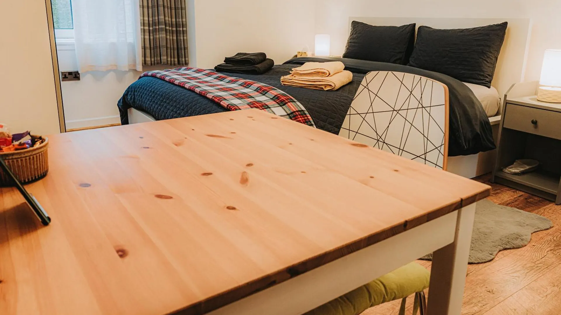 Large Bedroom, Close To Airport And City Centre 에든버러 0*,  영국