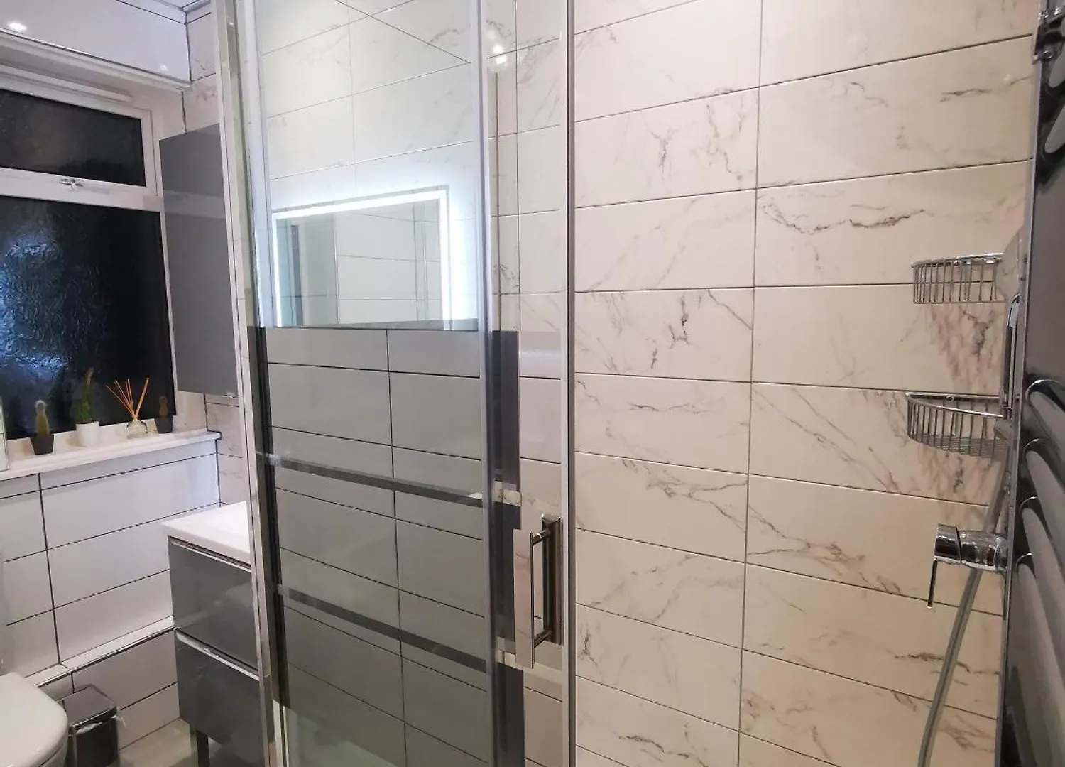 홈스테이 Large Bedroom, Close To Airport And City Centre 에든버러