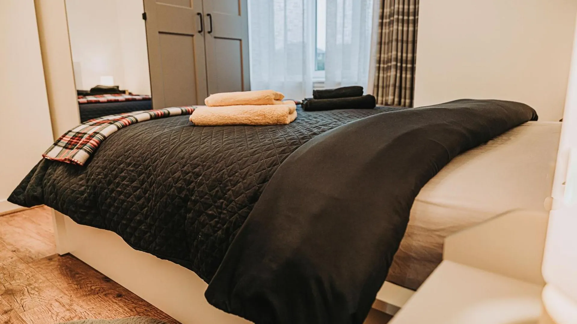Large Bedroom, Close To Airport And City Centre Edinburgh Verenigd Koninkrijk
